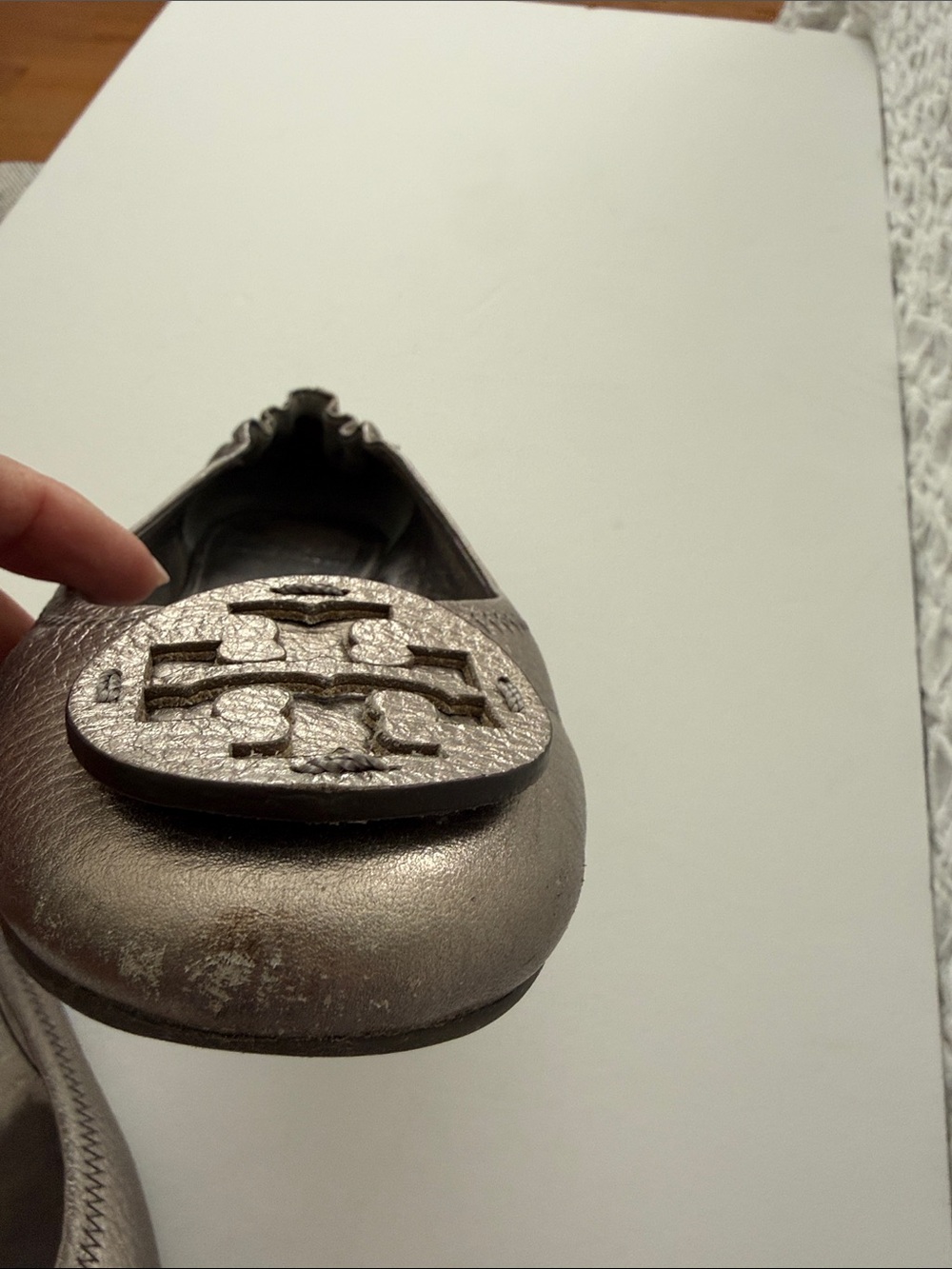 Tory Burch Metallic Pewter Logo Leather Ballet Flats-size 8.5 - Picture 5 of 6